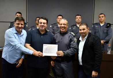 Caixa Beneficente parabeniza comandante-geral da PMES por homenagem em Guaçuí